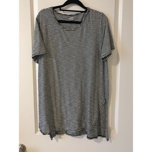 Black and White Stripe High-Low Tee